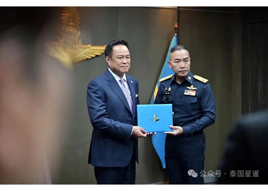 2025–10-16 阿努廷获“天翔之翼”荣誉飞行徽章 表彰其对空军与国家的贡献